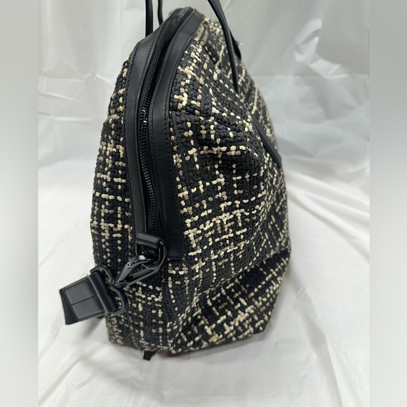 Away Black & White Women Bag Carry On 16 inches - Picture 6 of 14